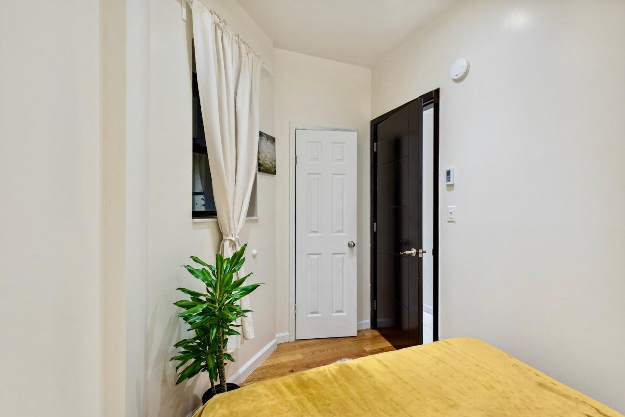 Central & Cozy 2 Bd Apt In Manhattan Ню Йорк Екстериор снимка